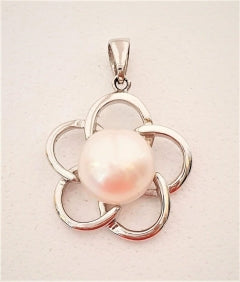 Sterling Silver Flower Pendant with 10.5mm Freshwater Pearl in the Centre